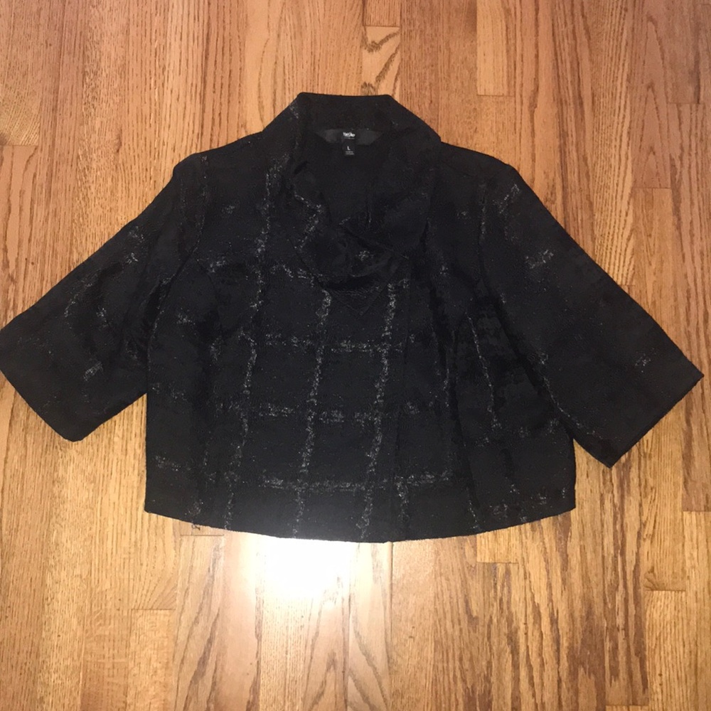 Black elbow length sleeve top